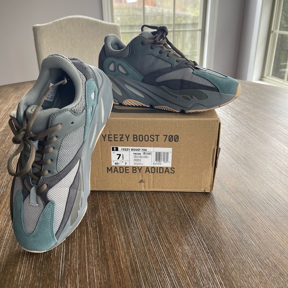 YEEZY Boost 700 Teal Blue Reps